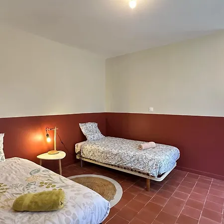 House For 8 With Garden & Terrace In *